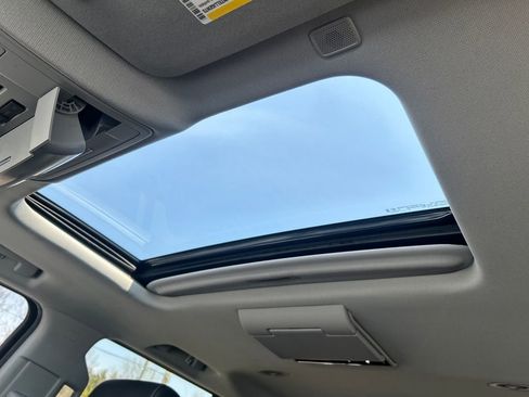Used 2020 Chevrolet Suburban Premier AWD/4WD image 51