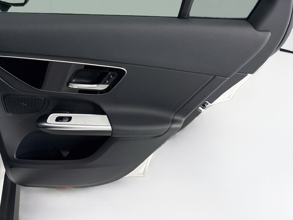Certified 2026 Mercedes-Benz GLC 300 image 25