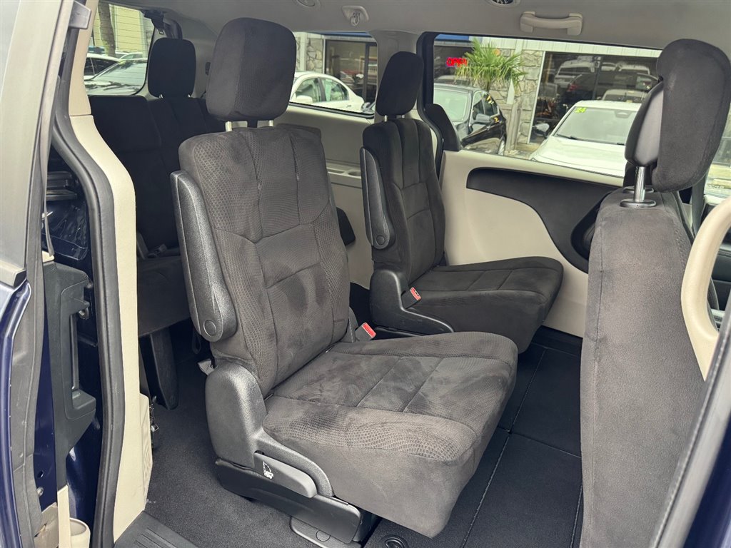 Used 2012 Dodge Grand Caravan SXT FWD image 17