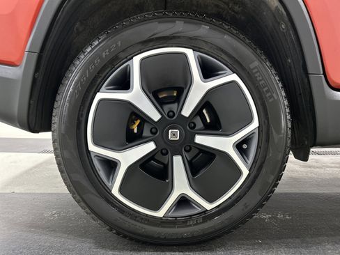 Used 2022 Rivian R1T Adventure image 12