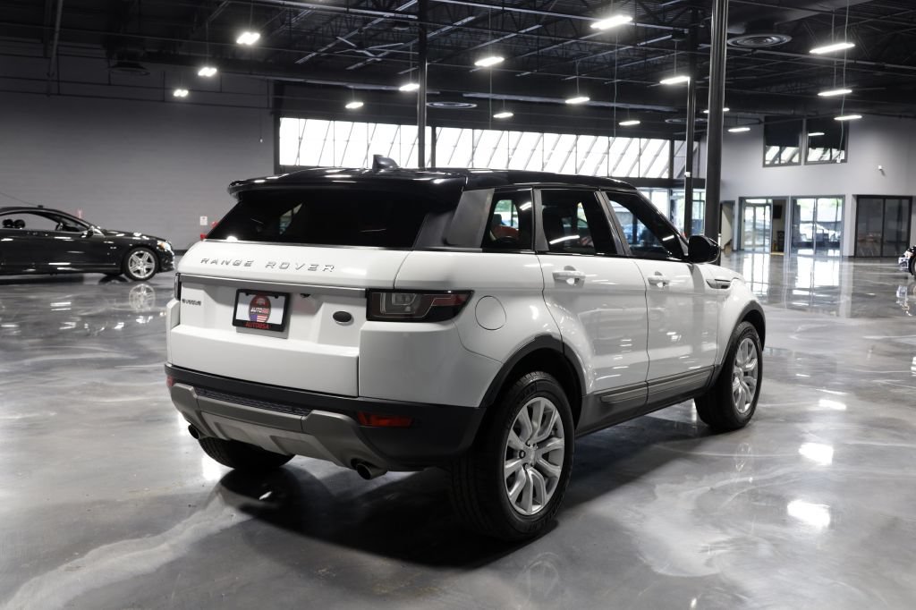 Used 2018 Land Rover Range Rover Evoque SE AWD/4WD image 7