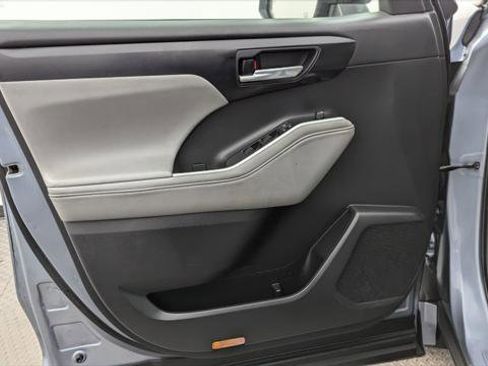 Used 2021 Toyota Highlander XLE image 13