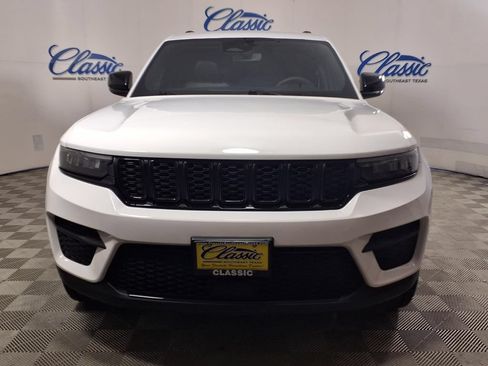 Used 2024 Jeep Grand Cherokee Altitude AWD/4WD image 5