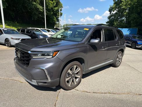 Used 2025 Honda Pilot Touring image 6
