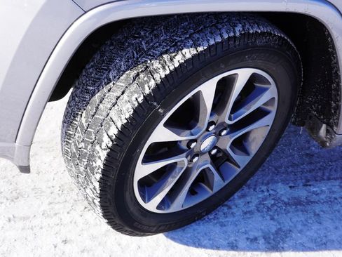 Used 2018 Jeep Grand Cherokee Overland image 13