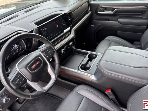 Used 2024 GMC Sierra 3500 SLT w/ SLT Convenience Package AWD/4WD image 10