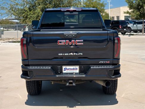 Used 2024 GMC Sierra 2500 AT4 w/ AT4 Premium Plus Package image 7