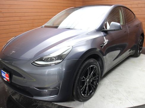 Used 2023 Tesla Model Y Long Range image 5