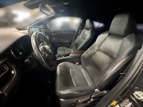 Used 2019 Toyota C-HR Limited FWD image 14