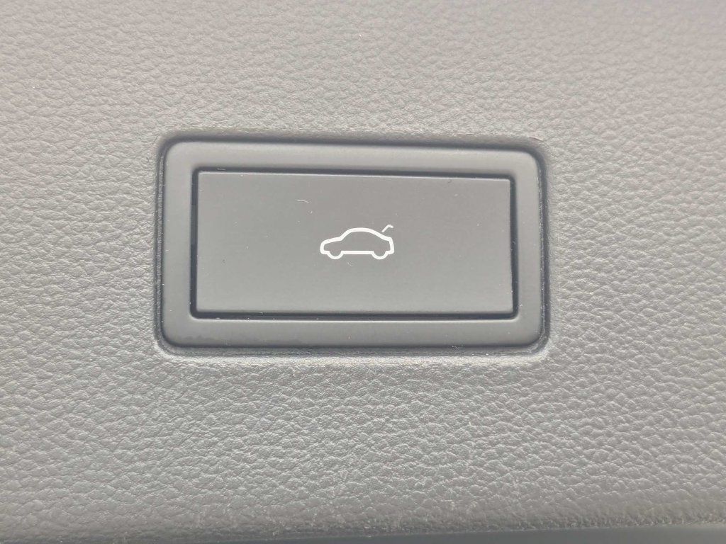 Used 2021 Volkswagen Atlas SE FWD image 17