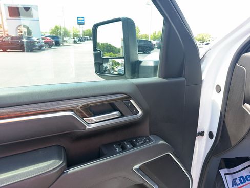 Used 2025 Chevrolet Silverado 2500 LT w/ Safety Package AWD/4WD image 16