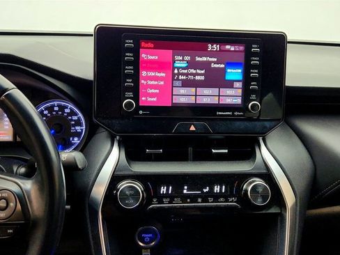 Used 2021 Toyota Venza LE image 17