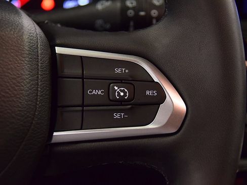 Used 2023 Jeep Compass Latitude w/ Convenience Group AWD/4WD image 19