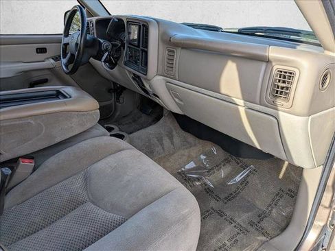 Used 2003 Chevrolet Suburban LS image 19