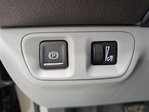 Used 2023 GMC Acadia SLT FWD image 28