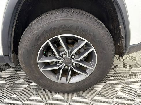 Used 2019 Jeep Grand Cherokee Limited image 20