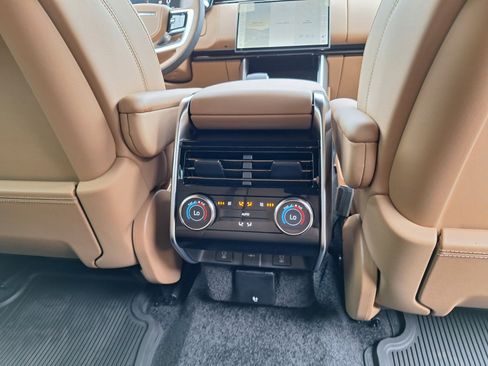 New 2026 Land Rover Range Rover SE image 12