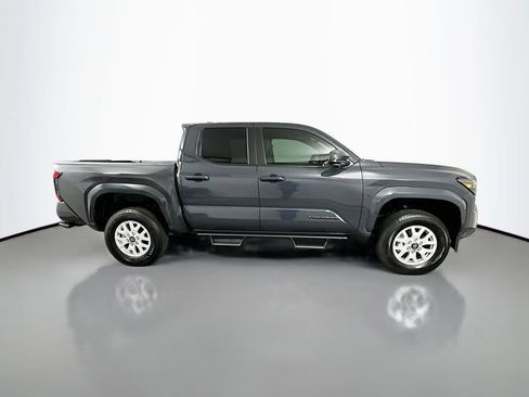 Certified 2025 Toyota Tacoma SR5 AWD/4WD image 4