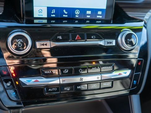 Used 2022 Ford Explorer Limited w/ Limited Technology Package image 28