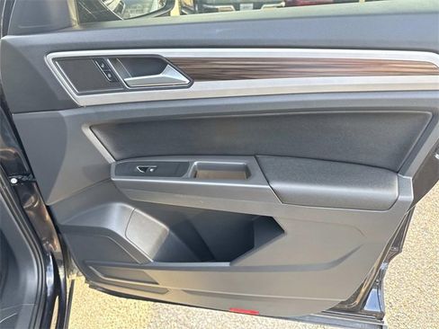 Used 2021 Volkswagen Atlas SE image 17