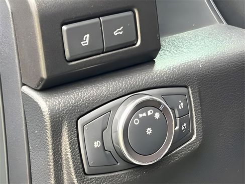 Used 2019 Ford Expedition Limited image 40