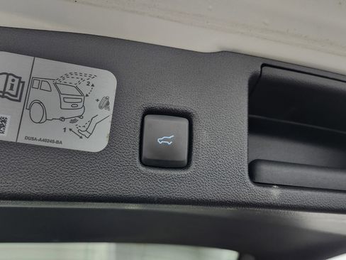 Used 2020 Ford Escape Titanium image 23