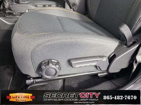 New 2025 Jeep Gladiator Sport image 13