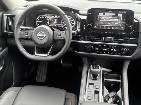 New 2025 Nissan Pathfinder SL image 12