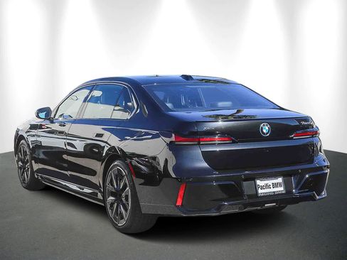 Used 2025 BMW 750e xDrive w/ Premium Package image 4