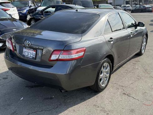 Used 2011 Toyota Camry image 6
