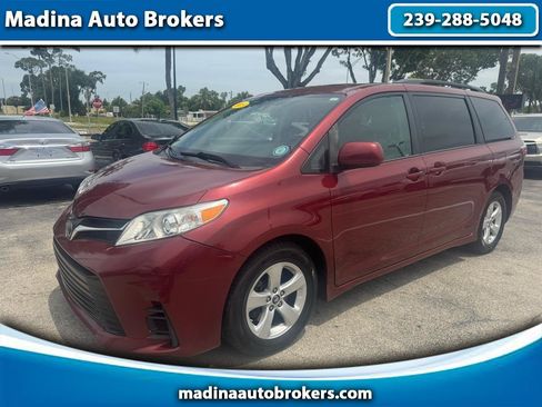 Used 2019 Toyota Sienna LE FWD image 1