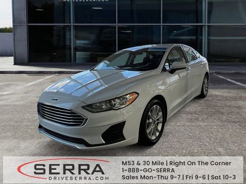 Used 2020 Ford Fusion SE image 1