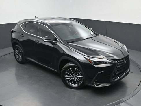 Used 2025 Lexus NX 250 FWD w/ Towing Package (2000 Lbs) image 31