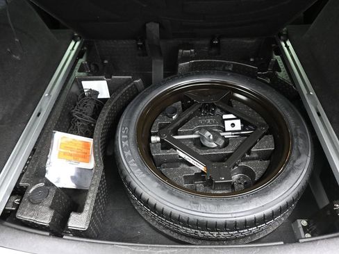 Used 2017 Cadillac XT5 Luxury w/ LPO, Wheel Lock Package image 46