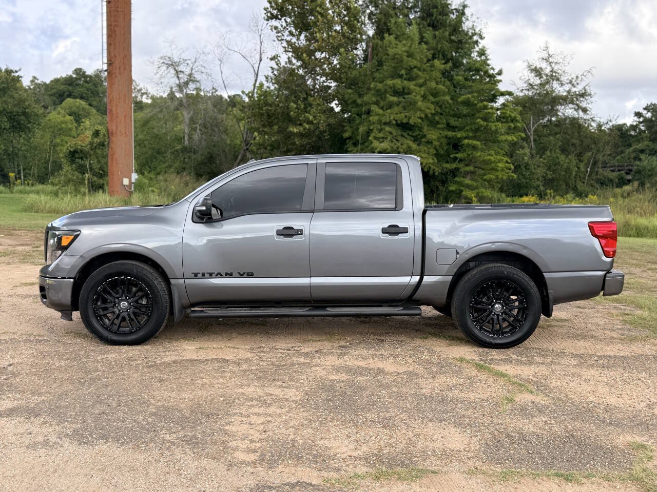 Used 2018 Nissan Titan SL w/ Midnight Edition RWD image 2