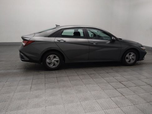 Used 2025 Hyundai Elantra SE FWD image 10