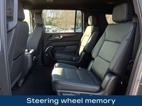 Used 2025 GMC Yukon XL Denali image 13