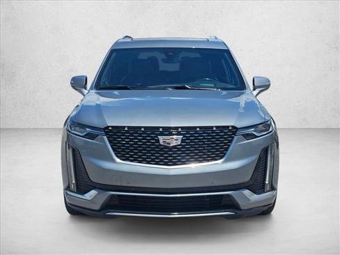 Used 2023 Cadillac XT6 Premium Luxury w/ Technology Package FWD image 2