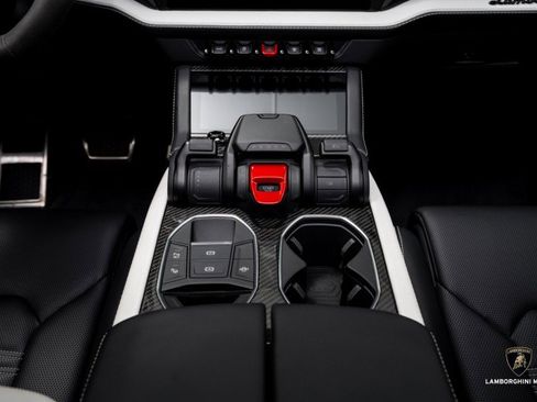 Used 2025 Lamborghini Urus SE image 36