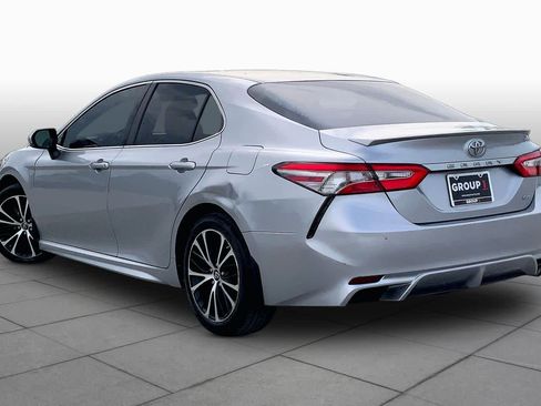 Used 2018 Toyota Camry SE w/ Convenience Package FWD image 12