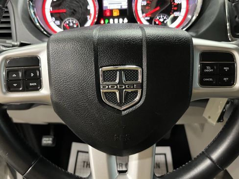 Used 2016 Dodge Grand Caravan SXT w/ Rear Park Assist Package image 19