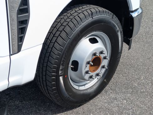 New 2026 Ford F350 XL w/ XL Chrome Package image 13