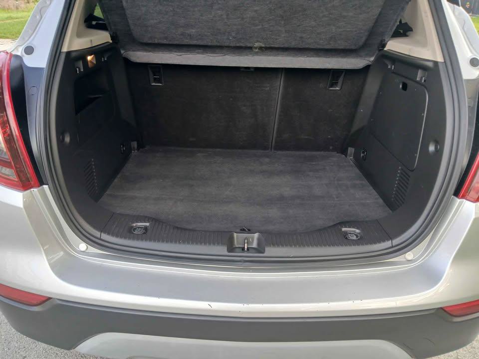 Used 2018 Buick Encore Essence FWD image 16