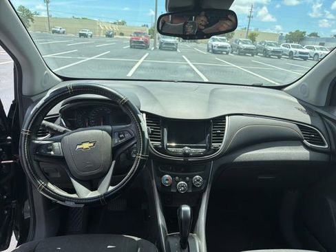 Used 2020 Chevrolet Trax LT FWD image 11