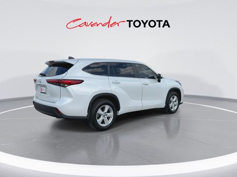 Used 2023 Toyota Highlander L image 8
