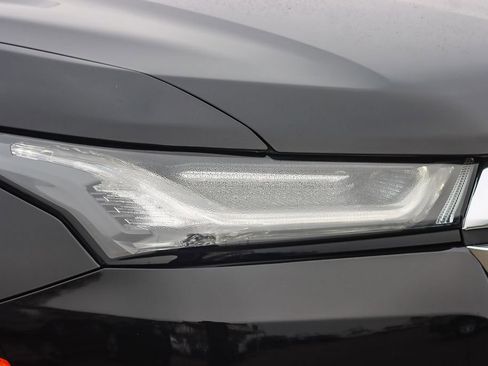 Used 2022 Chevrolet Traverse LT image 7