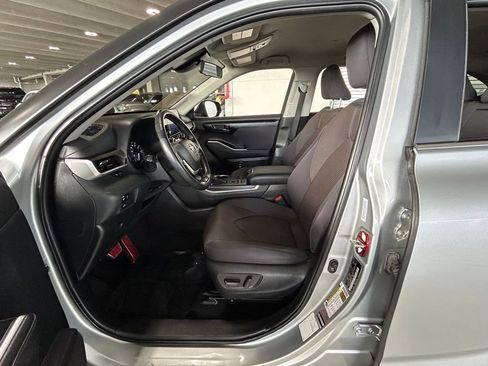 Used 2023 Toyota Highlander L image 15