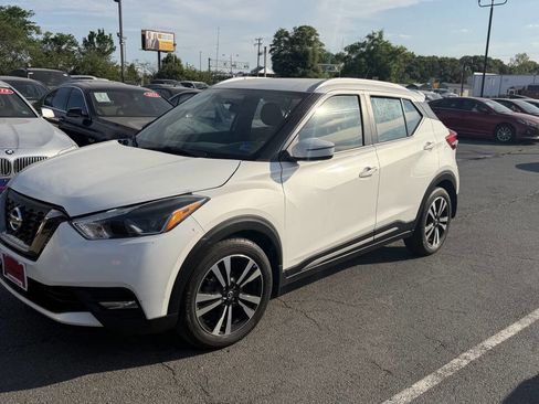 Used 2018 Nissan Kicks SR image 9