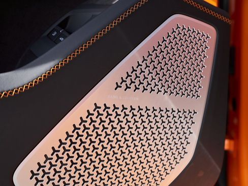 Used 2025 Lamborghini Urus SE image 32