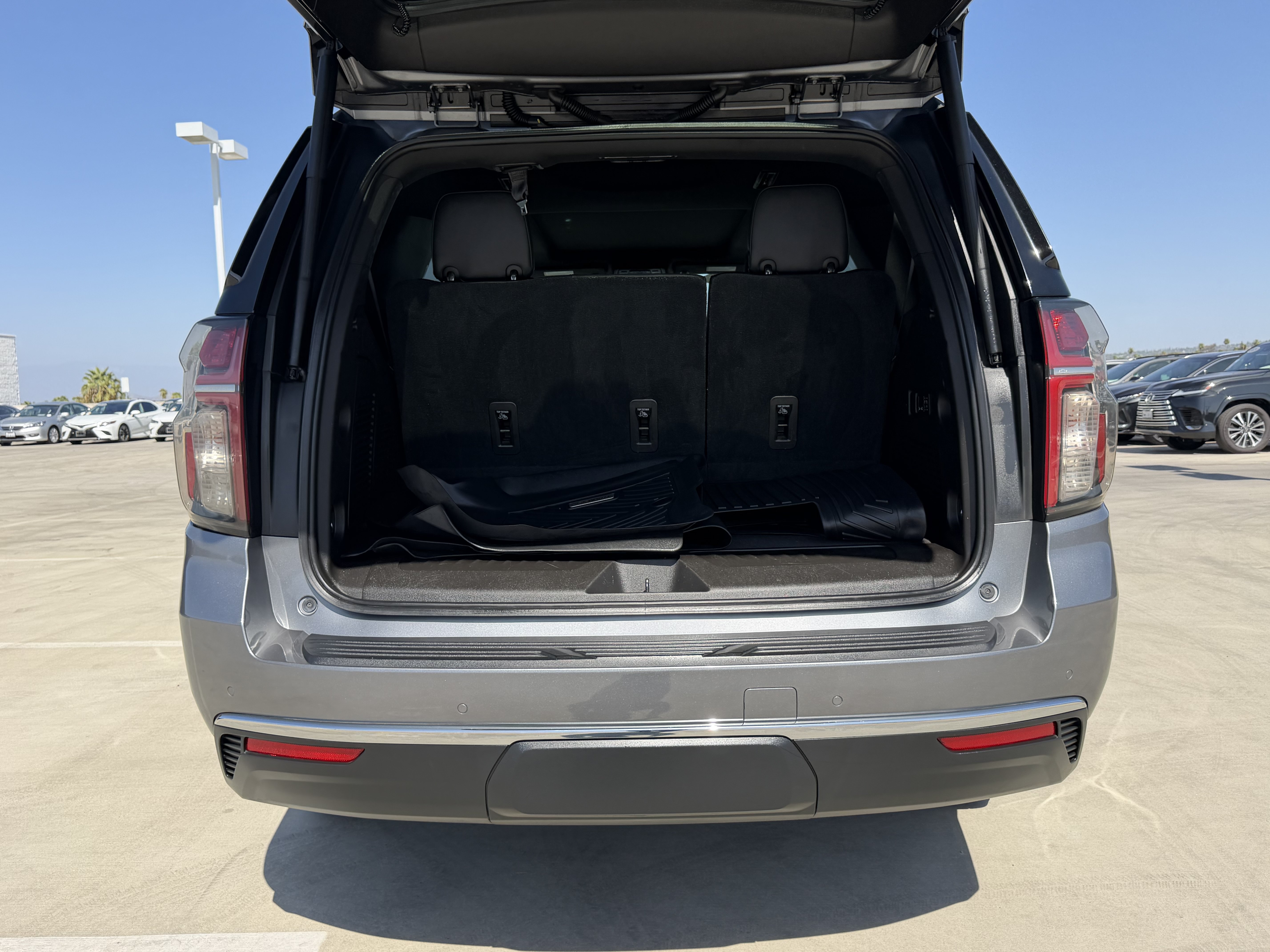 Used 2021 Chevrolet Tahoe LT w/ LT Signature Package RWD image 15